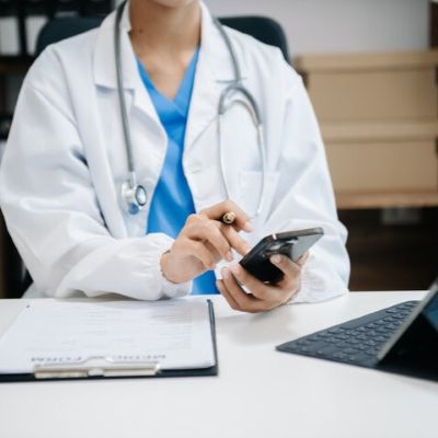 Dla kogo jest konsultacja psychiatryczna online?